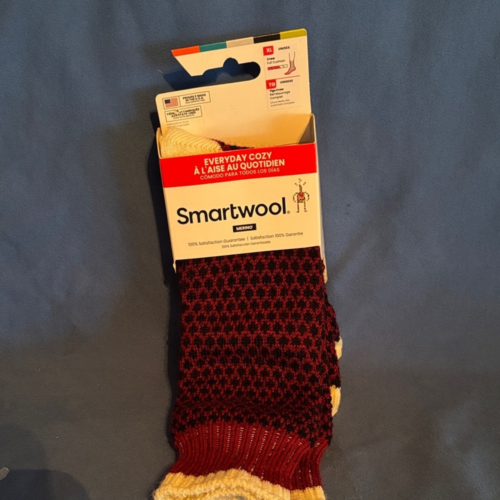 Smartwool Unisex Everyday Cozy Crew Socks - Burgundy/Black